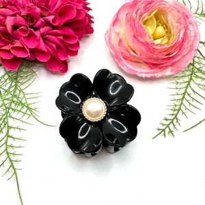 Last One!⚜️Black Camellia With Pearl Flower Hair Clip